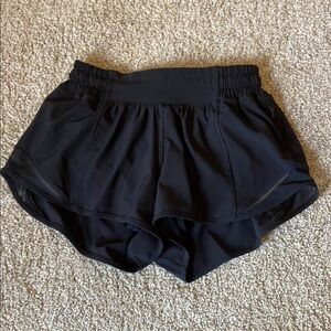 black lulu shorts size 0 low rise 2.5 inch